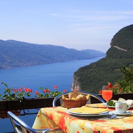 Hotel Panorama E Residence Tremosine Buitenkant foto