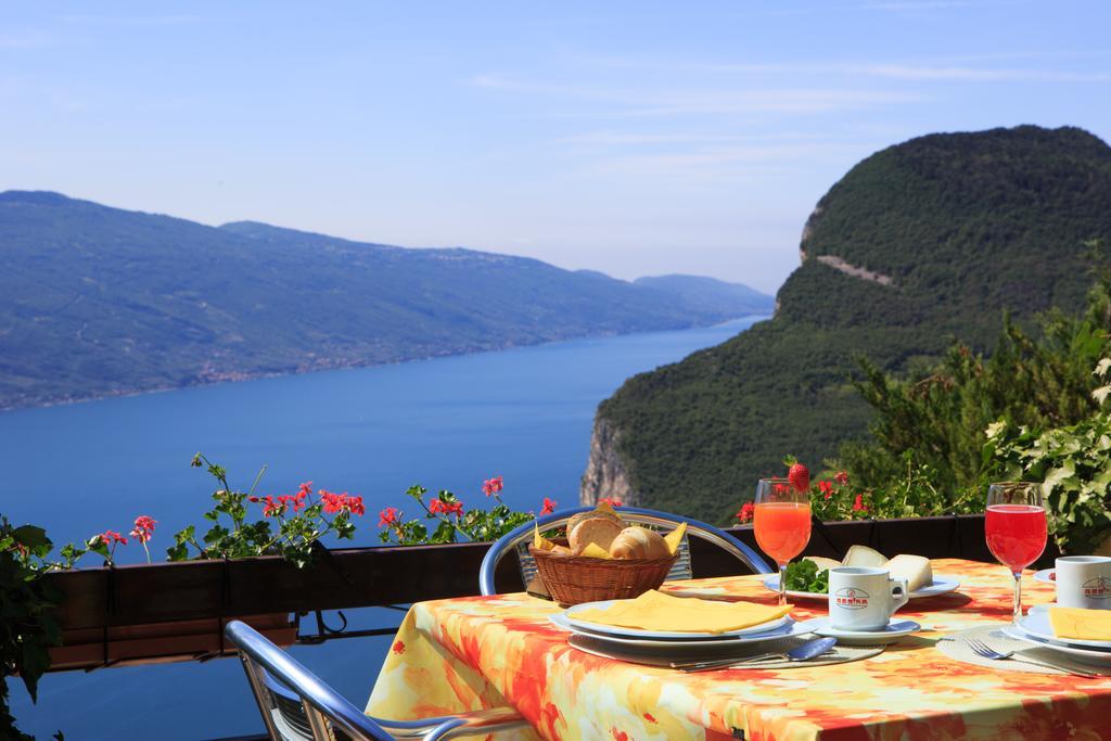 Hotel Panorama E Residence Tremosine Buitenkant foto